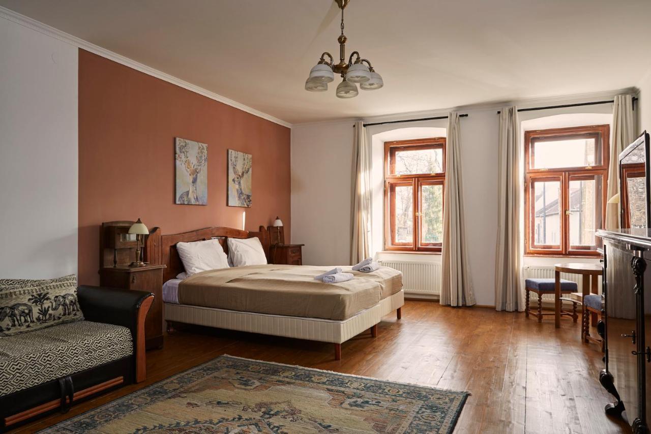 Preselo Pinceszet Es Vendeghaz Bed & Breakfast Erdobenye Ngoại thất bức ảnh